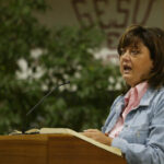 Ancona, 18 settembre 2005.
Una donna proclama le Letture durante la S.Messa
.